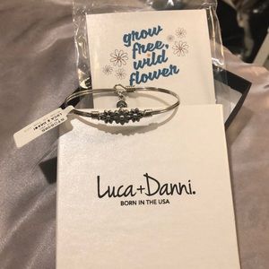 Luca and Danni daisy bangle